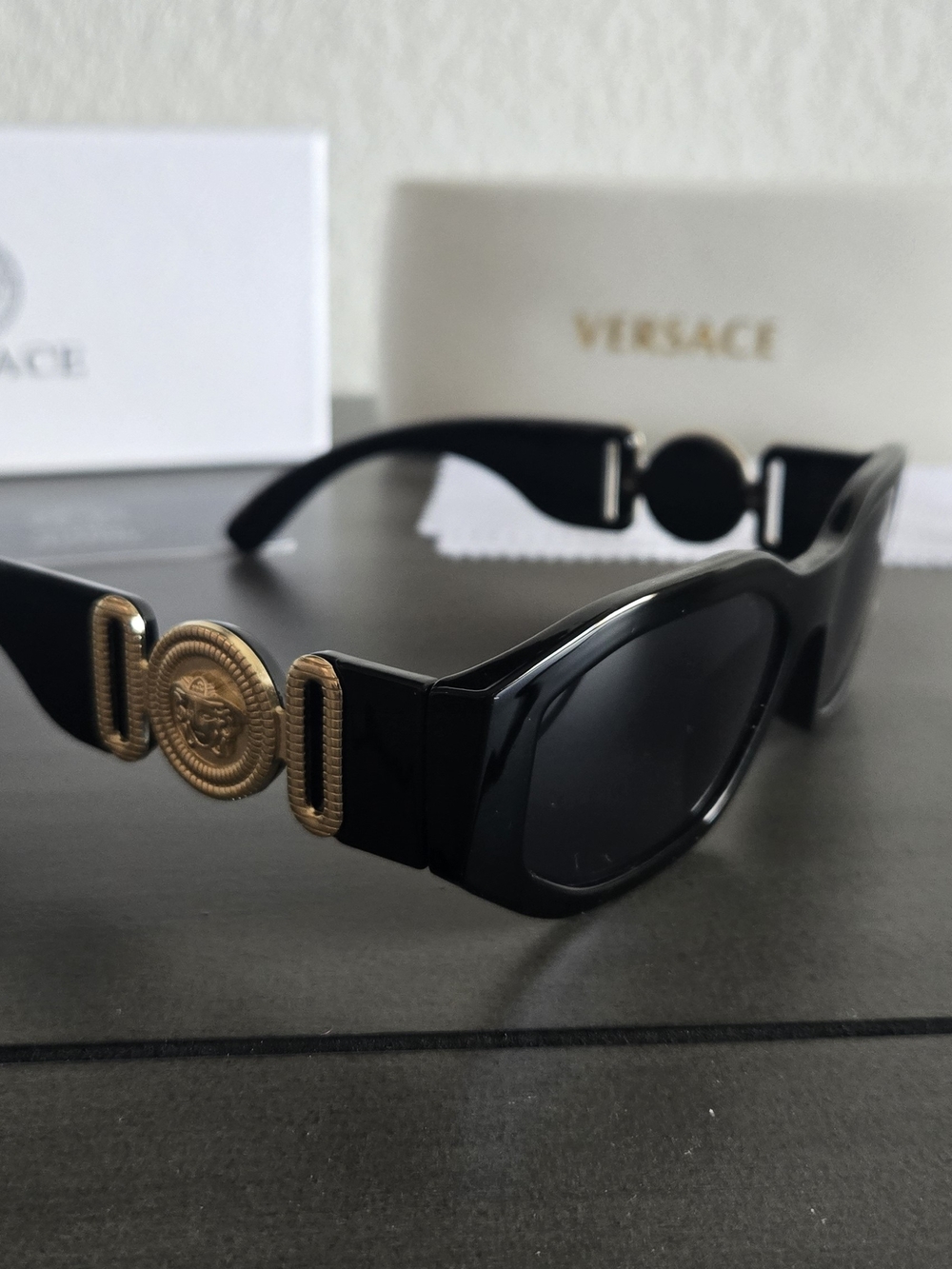 Versace - Picture 1 of 3
